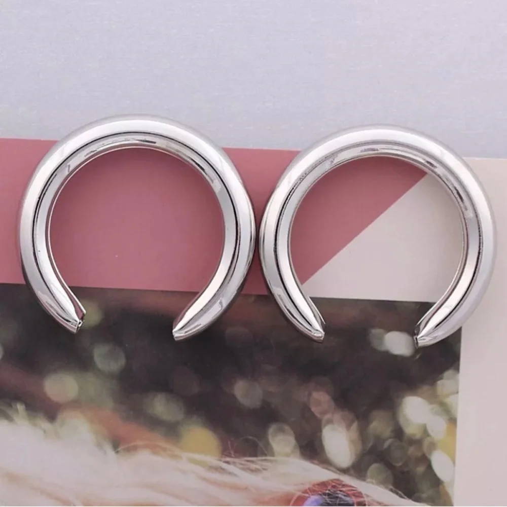 Large thick silver crescent 🌙 moon hoop earrings - Picture 2 of 5